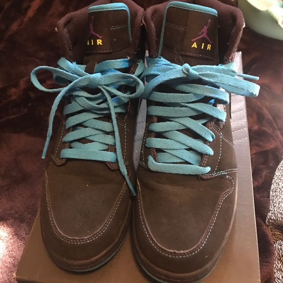 Size 6 youth air Jordan 1s - Picture 2 of 2